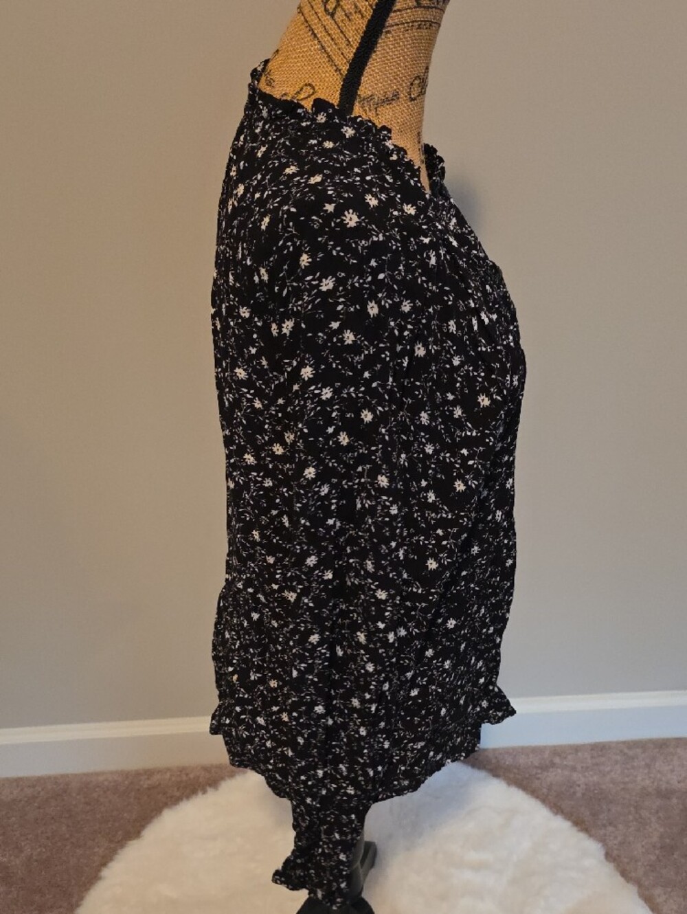 bobeau Black & White Daisy-Print Ruffle Blouse - Picture 3 of 4